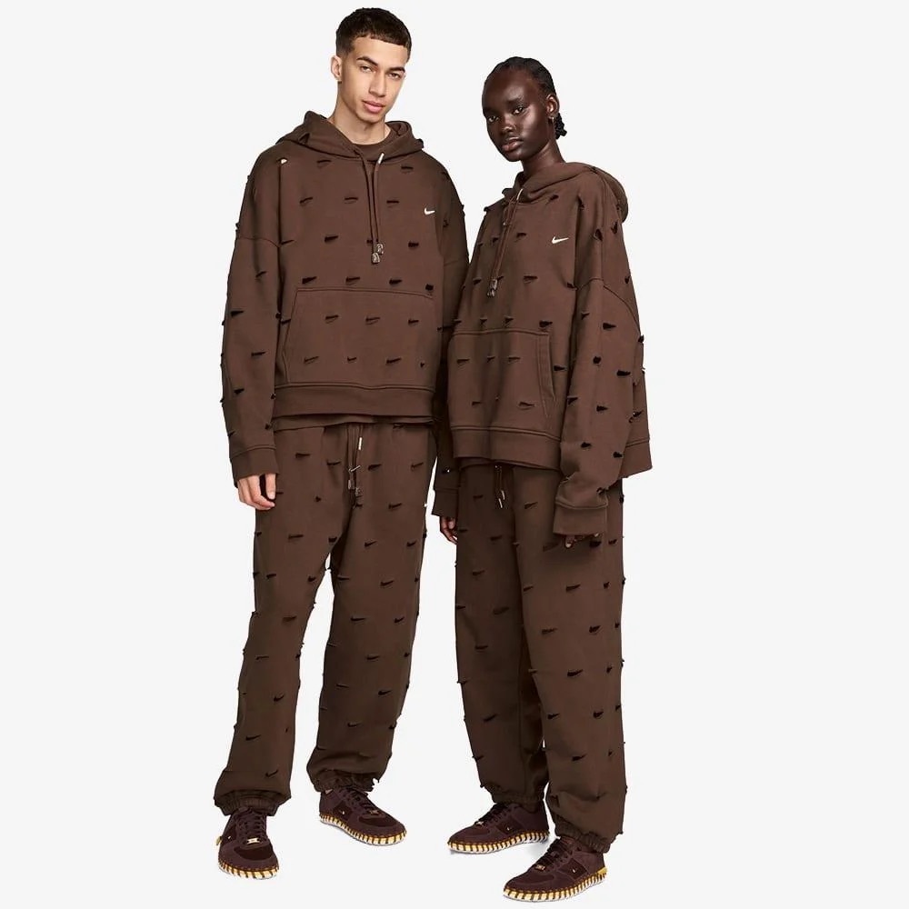 Jacquemus × Nike Le Jogging Swoosh Pant
And hoodie